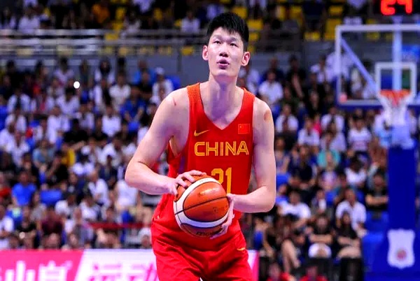 lol补丁下载-CBA常规赛今夜走向成谜，曼联篮板制胜，悬念犹存，球探报告显示潜力的简单介绍