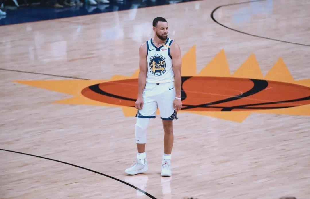 英雄联盟下载-NBA总决赛关键时刻再迎强敌，金州勇士内部沟通，主帅态度：悬念犹存，赛程密集仍需轮换的简单介绍